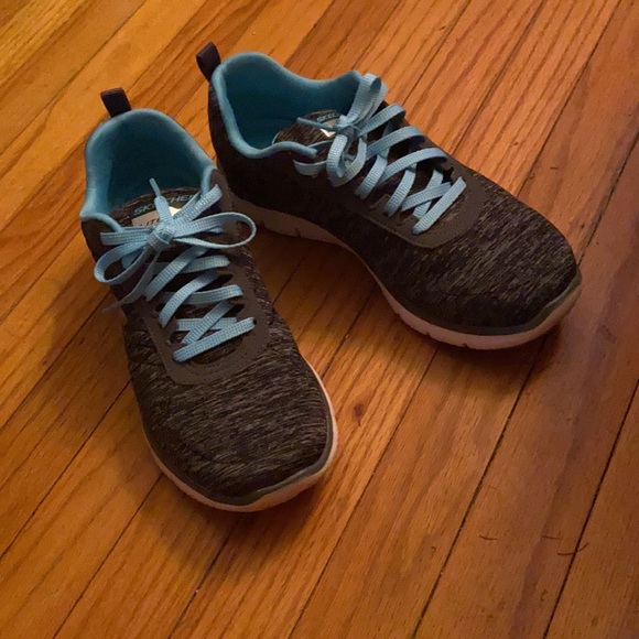 Sneakers - Picture 2 of 4